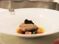 Pavé di ombrina con salsa di tuorlo d'uovo all'olio di nocciola, gamberi rossi e caviale Pavé di ombrina con salsa di tuorlo d'uovo all'olio di nocciola, gamberi rossi e caviale