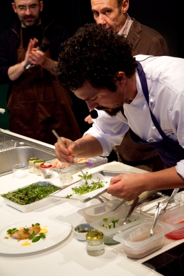 Pier-Giorgio-Parini-prepara-omelette-canocchie-Culinaria-2012