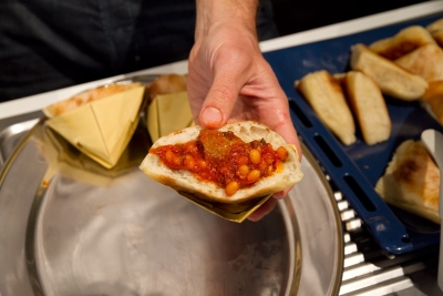 trapizzino-00100-salsiccia-fagiolini-a-Culinaria-2012